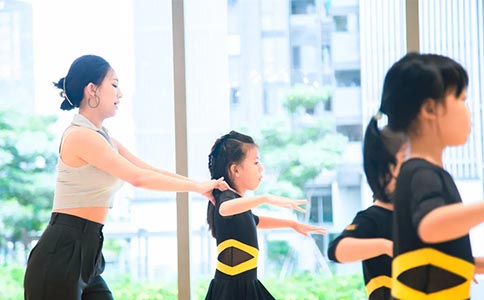深圳港龙舞蹈教得怎么样