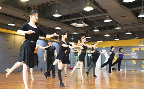 港龙舞蹈培训中心