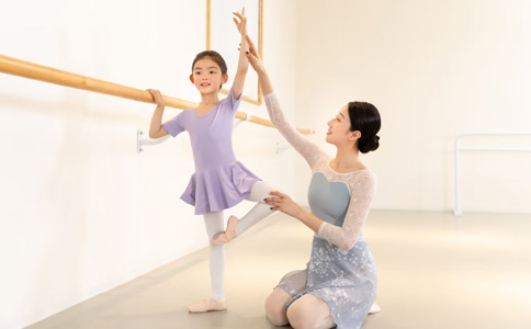 港龙舞蹈儿童芭蕾舞培训