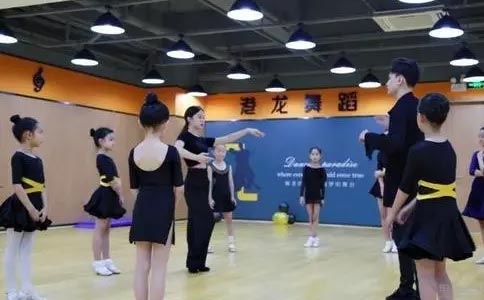 广州港龙舞蹈为学习舞蹈的少儿划分有清晰的班型