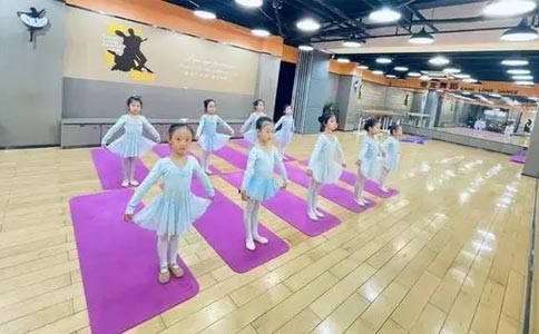 广州港龙舞蹈的老师都拥有专业的舞蹈教师资格证