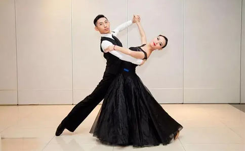 深圳港龙舞蹈本身就是一家资历比较悠久的舞蹈培训机构