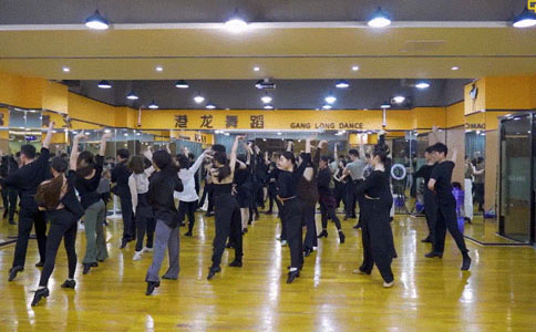 深圳港龙舞蹈邀请你一起来感受更多舞蹈的魅力