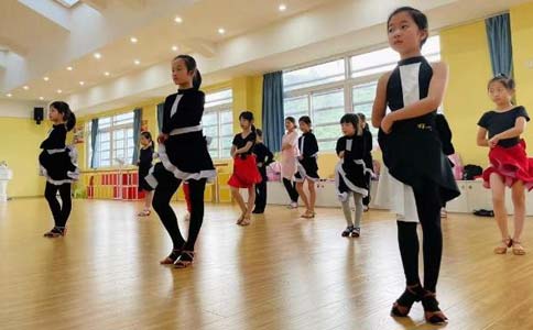 深圳港龙舞蹈罗湖校区拉丁舞课程怎么样？