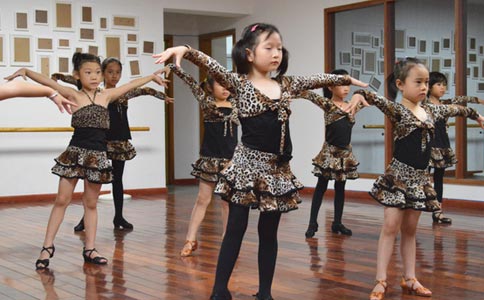 港龙舞蹈拉丁舞一对一小课教学优势